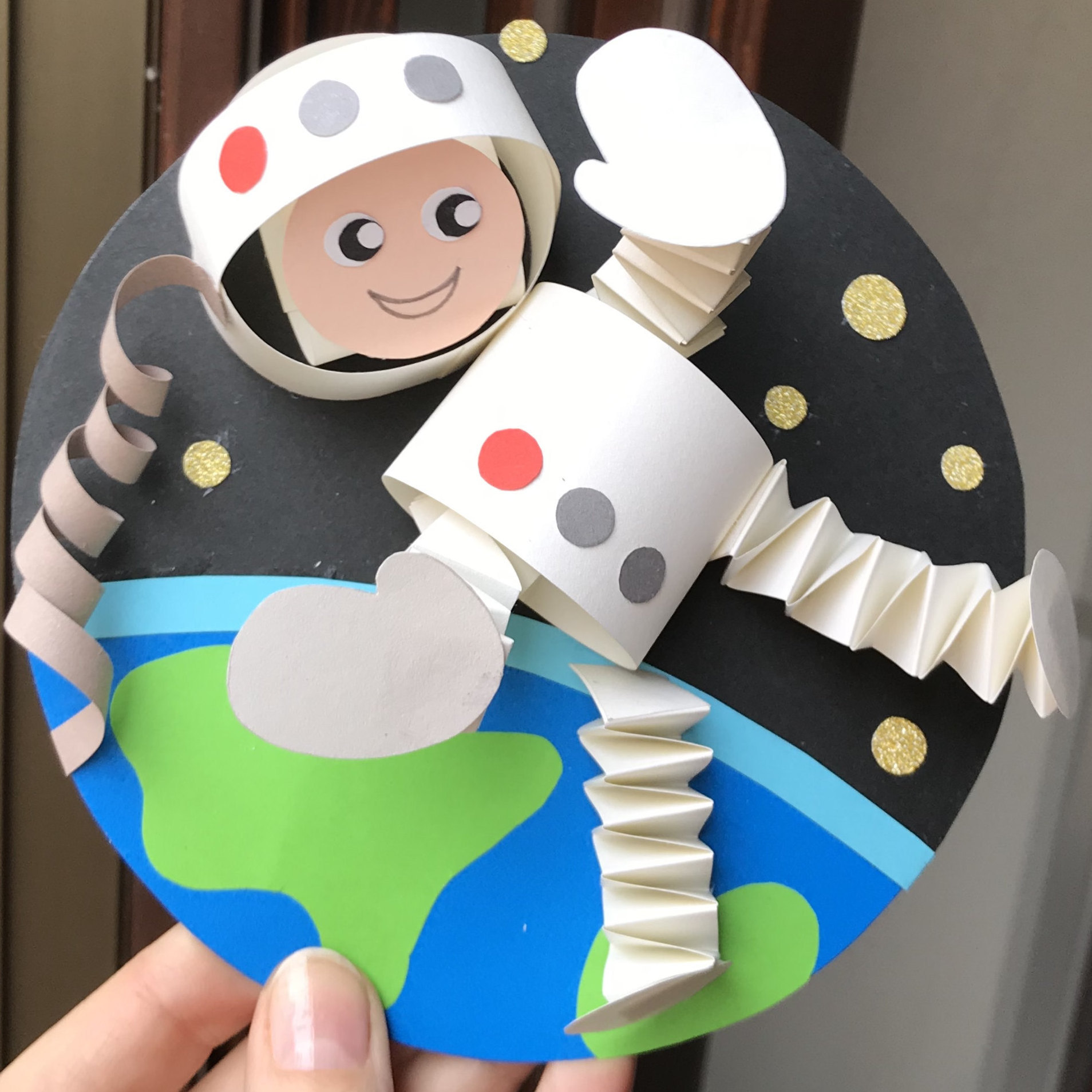 День космонавтики: космические поделки и материалы по астрономии для детей. Большой обзор!