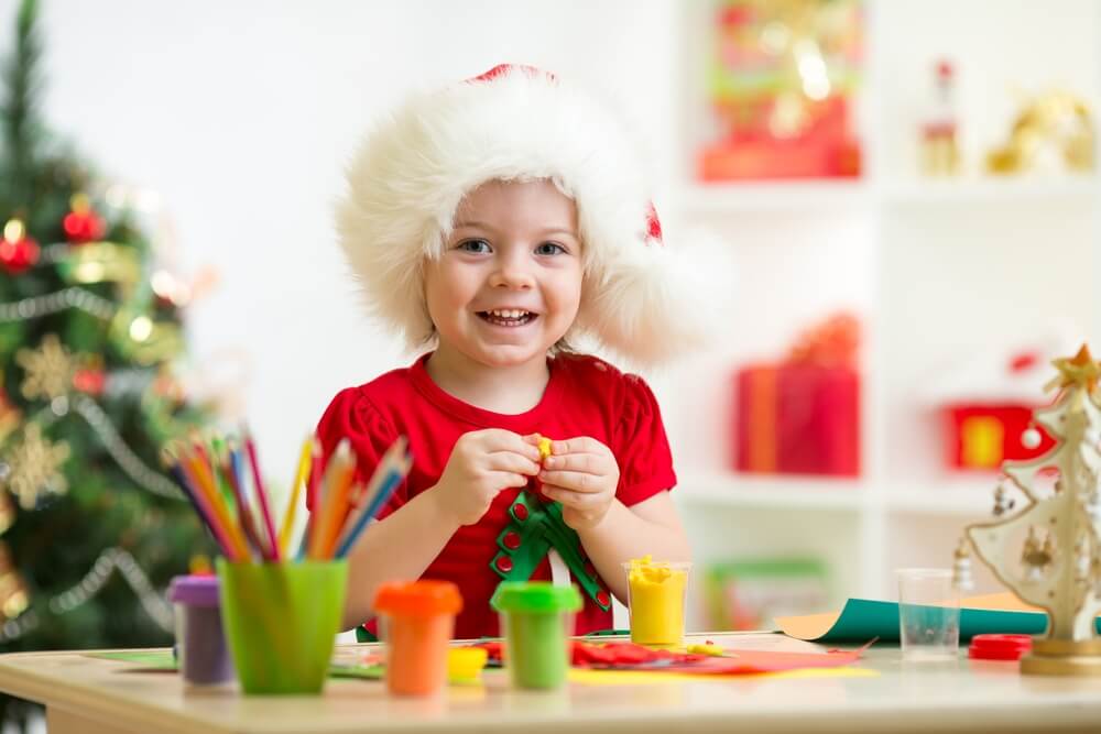 Конкурс семейных творческих работ: Креативная новогодняя ёлка, Новогодние игрушки, цепи и хлопушки.