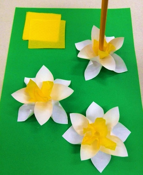 Как сделать цветы из бумаги своими руками?