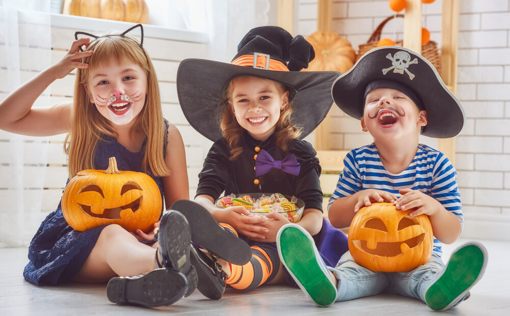 Жуткие забавы: чем занять детей на Хеллоуин?