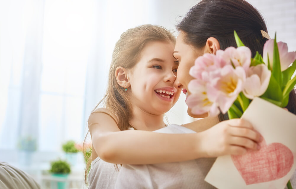 Идеальный подарок на День матери: топ вариантов, как удивить близкого человека