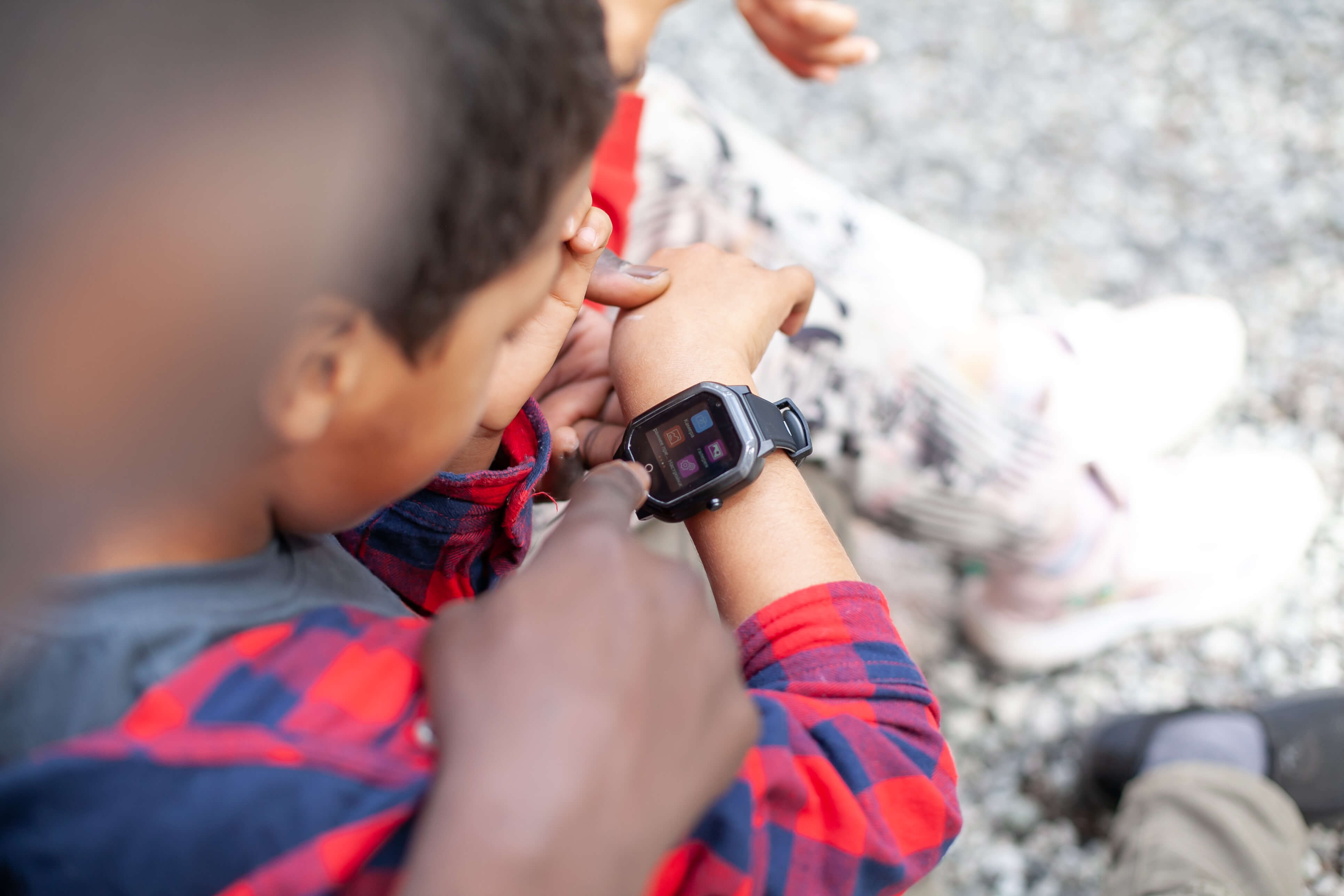 vegne henvise Lamme How to Set Up a Kid's Watch: Change Time, Sync, Reset Settings | FindMyKids