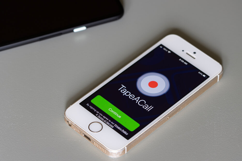 can you record a phone call on iphone