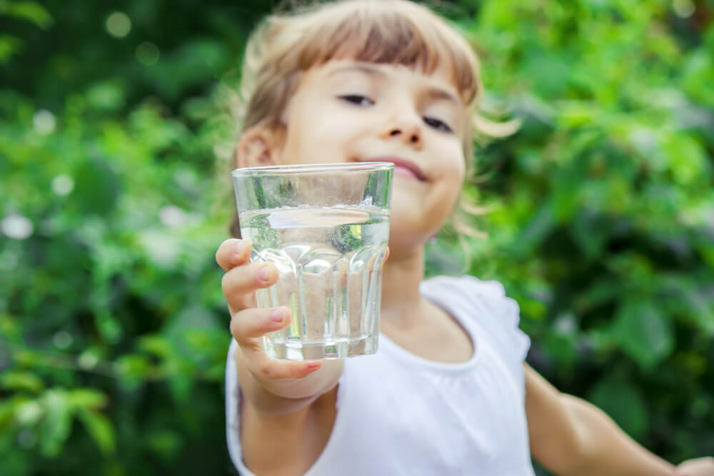 сколько нужно воды месячному ребенку