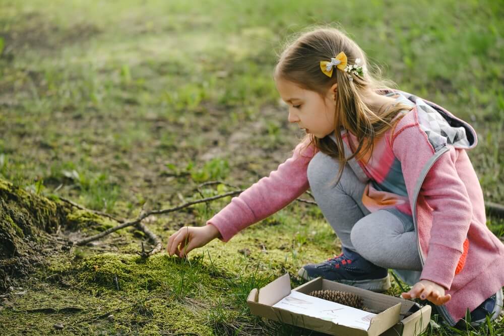 nature scavenger hunt for kids