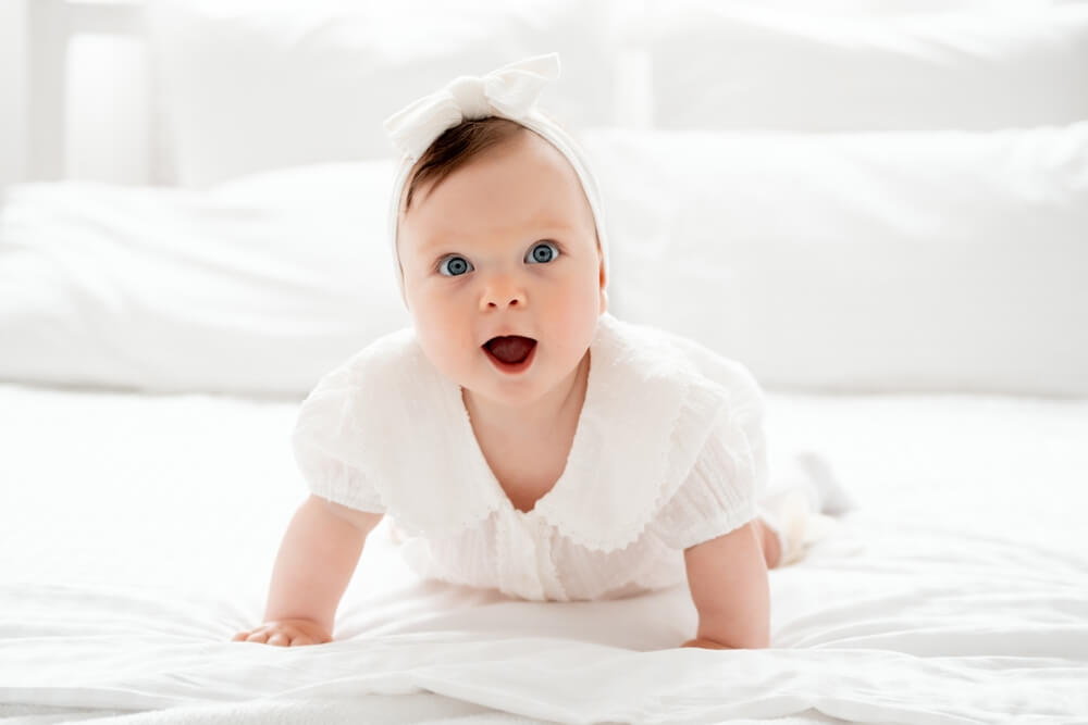 when should babies start crawling